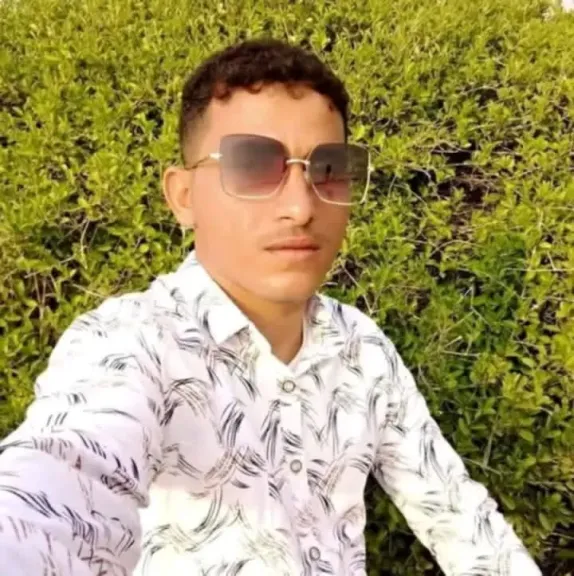 عصابة مسلحة تغتال شابًا في سوق خيران المحرق بحجة وسط ذهول المتسوقين